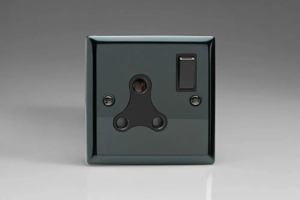 Varilight 1-Gang 15A Round Pin Plug Socket Iridium XIRP15AB